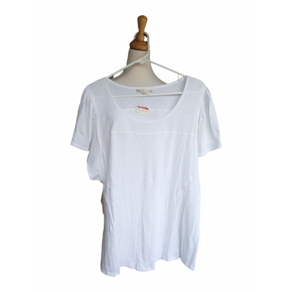 White Soft Lightweight T-Shirt with Bodice Seaming and Gathered Sleeve NWT
